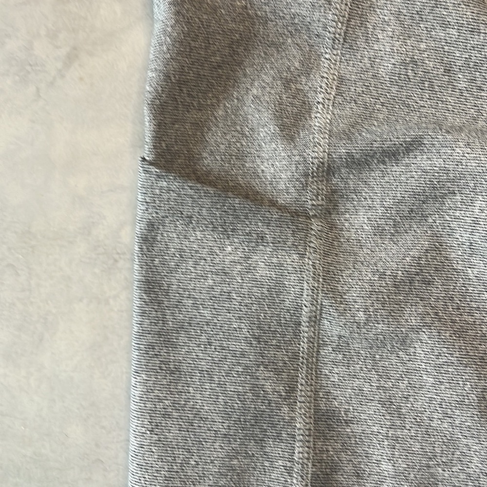 Banana Republic Athletic leggings / side pockets Light Grey NWOT Size L - Picture 7 of 12